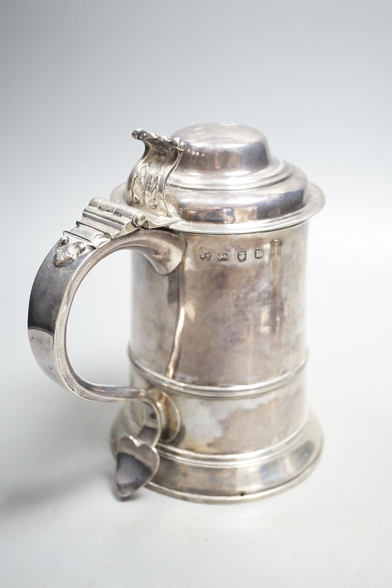 An early George III silver tankard, William & Robert Peaston, London,1763, height 18.9cm, 23oz (a.f.).